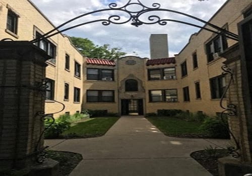 4350-58 N. Cicero Ave/4801-13 W. Montrose Ave property
